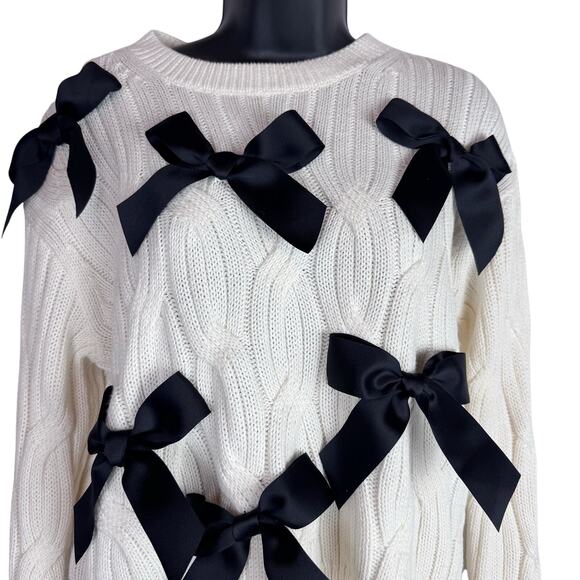 ALICE + OLIVIA Cream Beau Relaxed Fit Black Bow Detail Cable Sweater Small - Picture 3 of 7